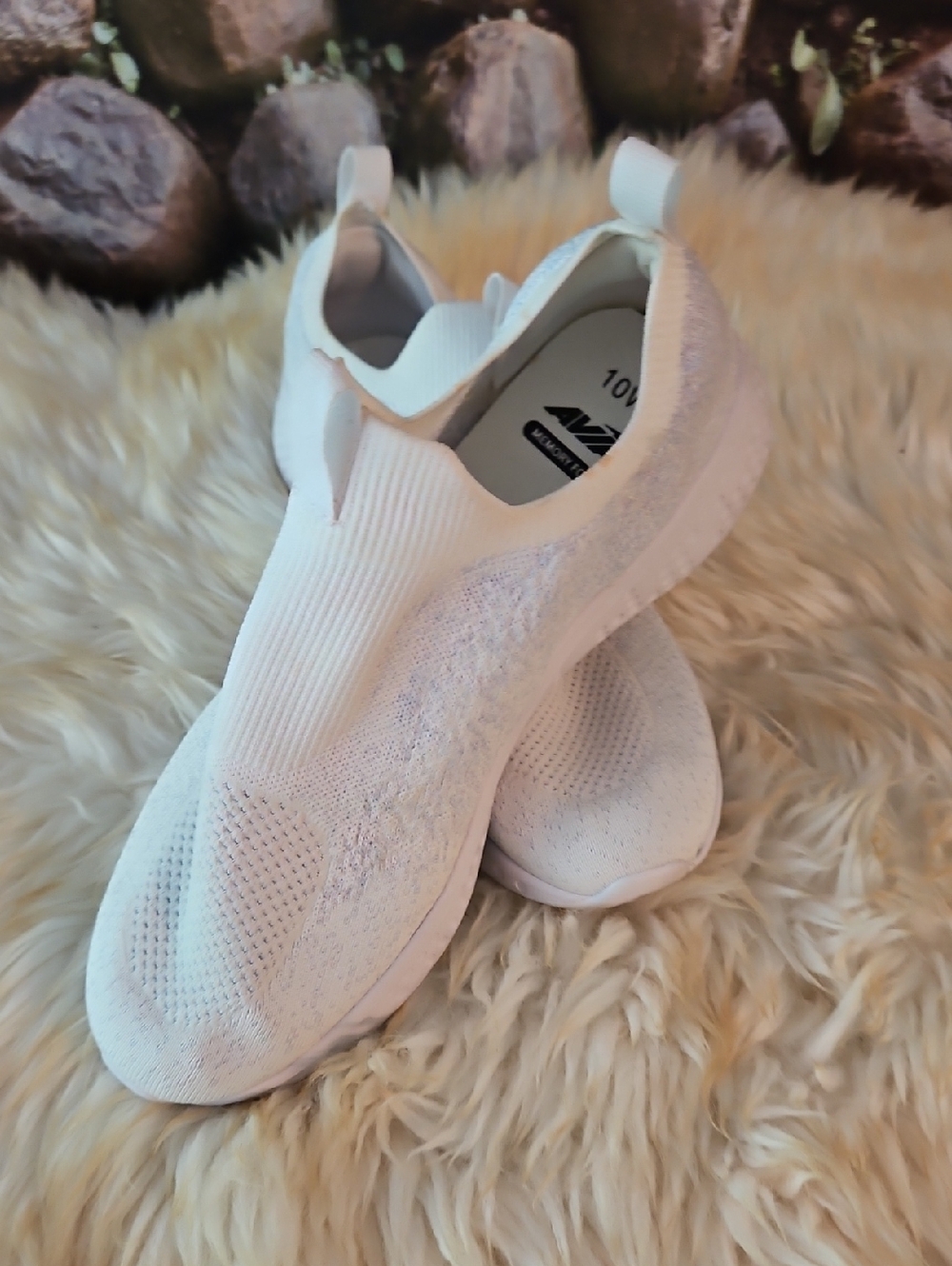 Avia Womans Slip-On Knit Athletic Sneakers in White